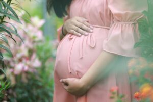 Dlaczego kobiety muszą zwracać większą uwagę na infekcje dróg moczowych w czasie ciąży?